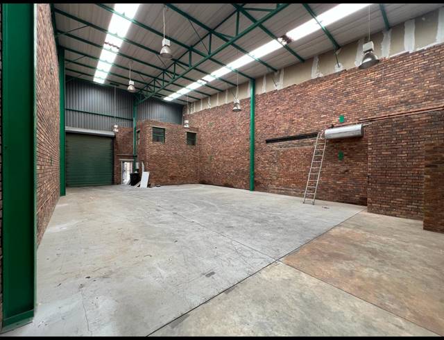 300M² WAREHOUSE TO LET IN LASER PARK